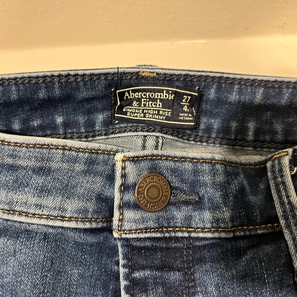 Abercrombie &Fitch Jeans - Picture 1 of 3